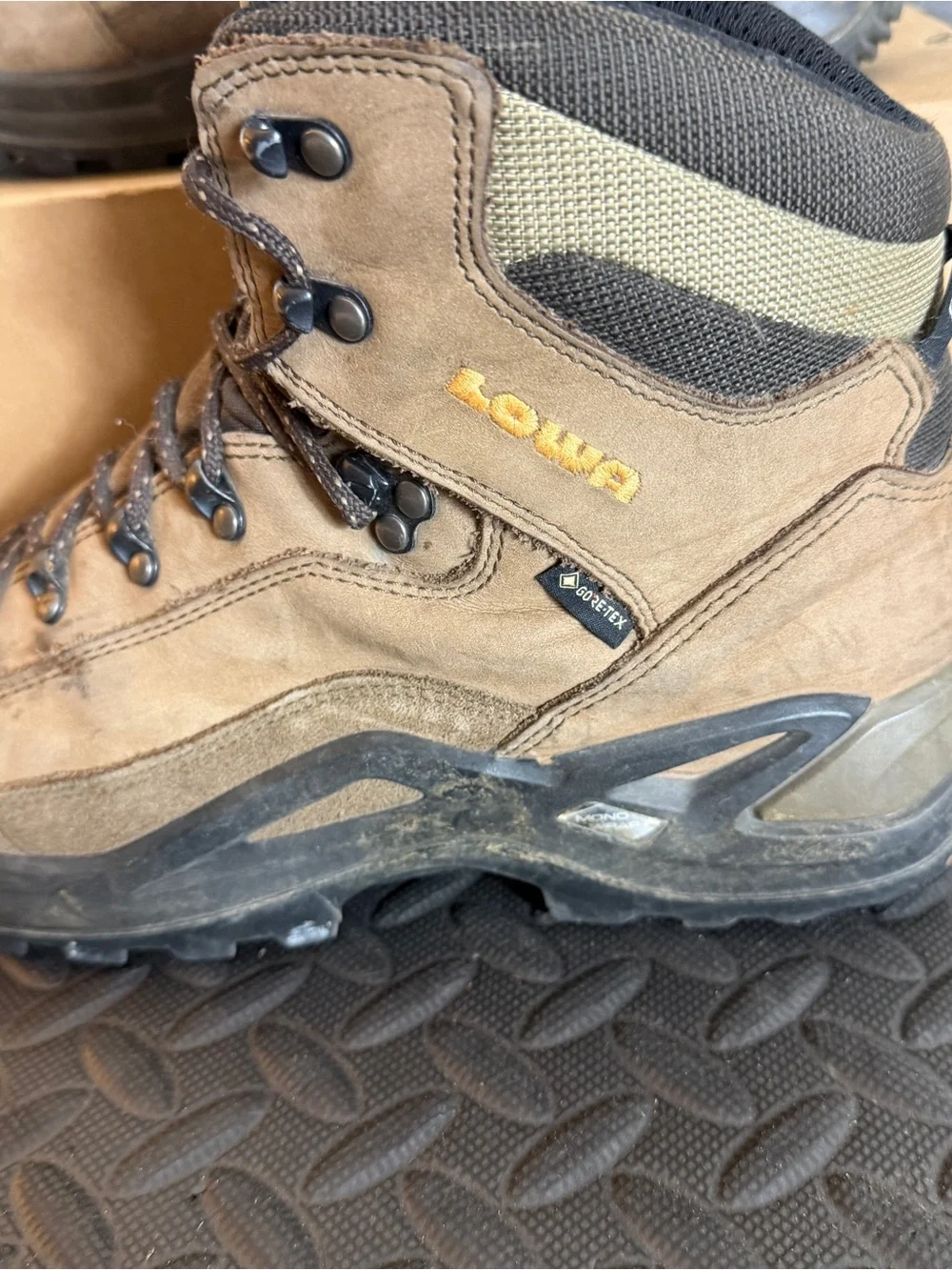 Lowa Renegade GTX Mid Boots Mens size 9.5 Brown Leather Hiking Trail (Bin#1)